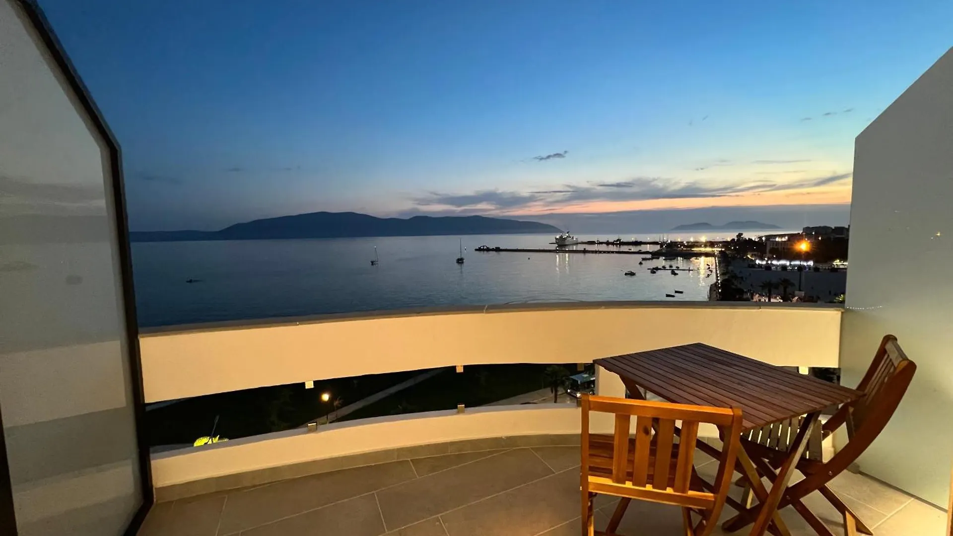 アパート I N S P I R E By Sea View Suites Vlorë